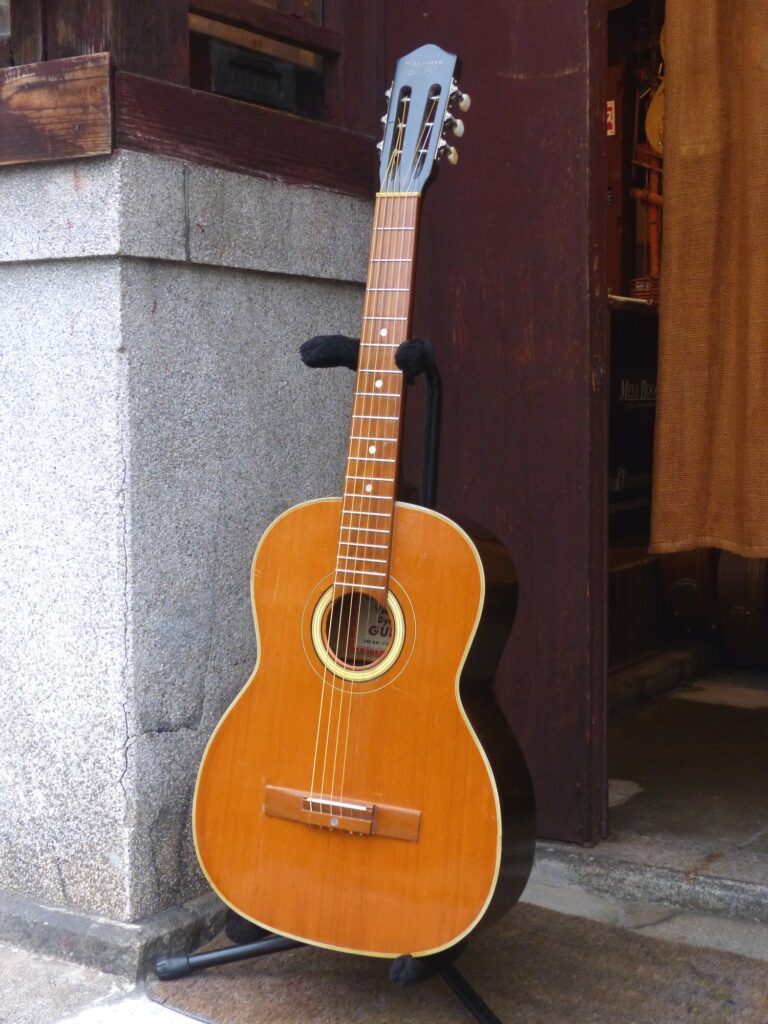 YAMAHA ’62 Dynamic Guitar No,20 – 京町家のギターショップ ライトニン
