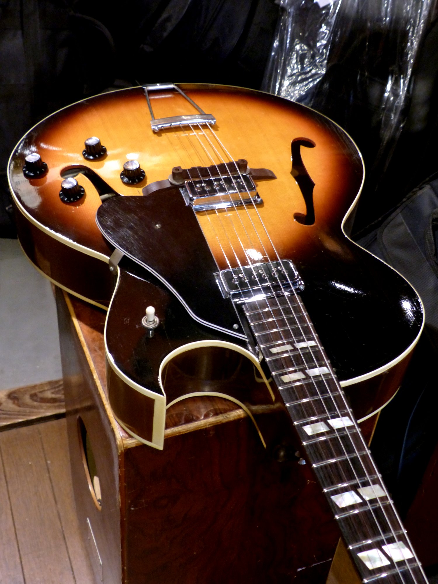 Chaki '60s P-1(改) – 京町家のギターショップ ライトニン