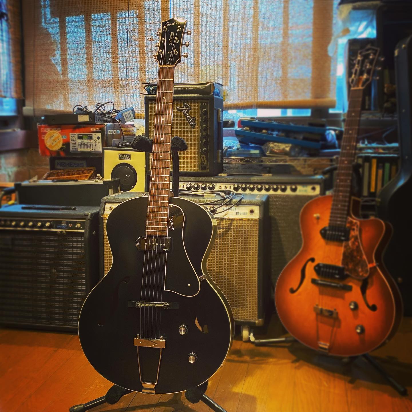 Godin 5th Avenue Kingpin P90 Black