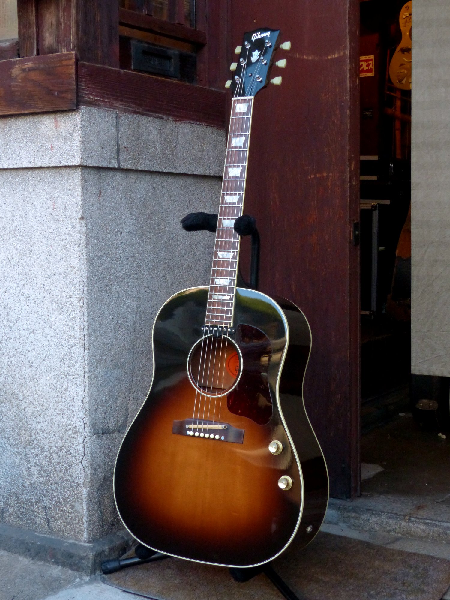 Gibson J-160e custom shop