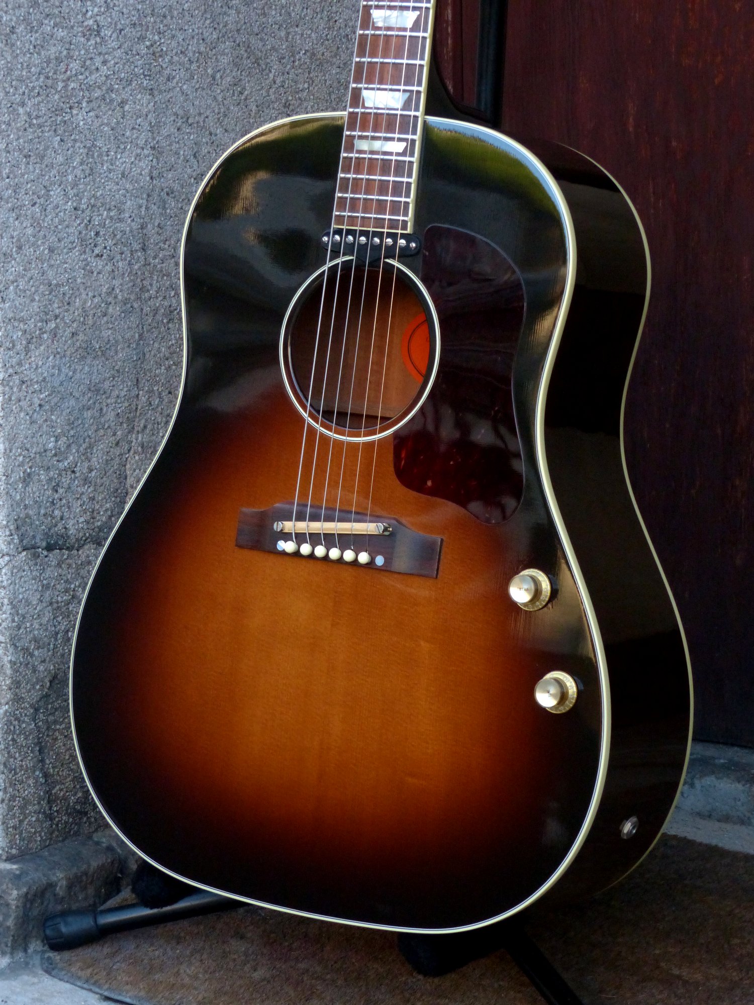 Gibson J-160e custom shop