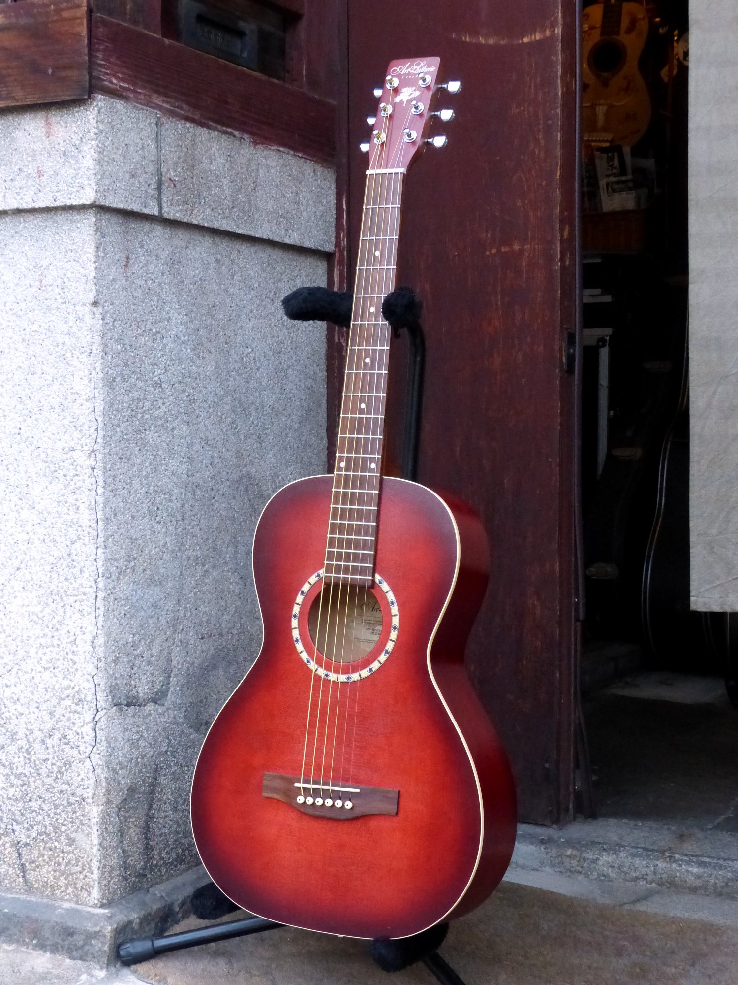 Art & Lutherie Ami Spruce Burgundy – 京町家のギターショップ ライトニン