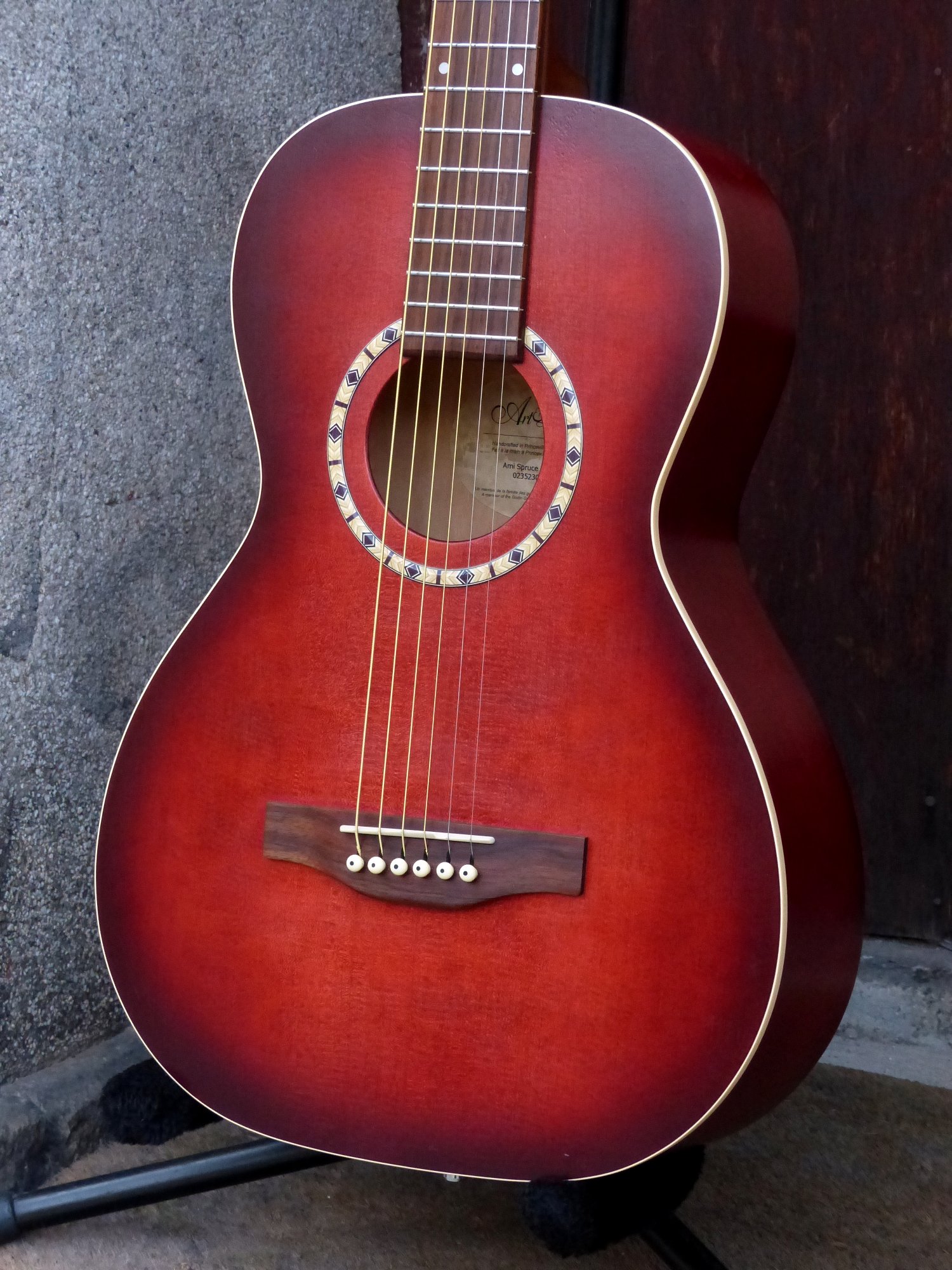 Art & Lutherie Ami Spruce Burgundy – 京町家のギターショップ ライトニン