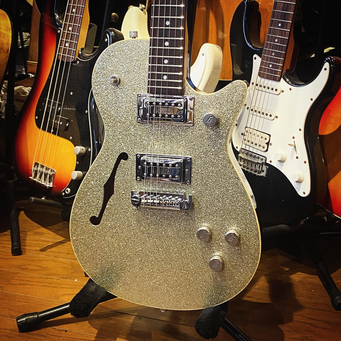 Gretsch by ELECTROMATIC ’00s G2626 Jet Silver Sparkle