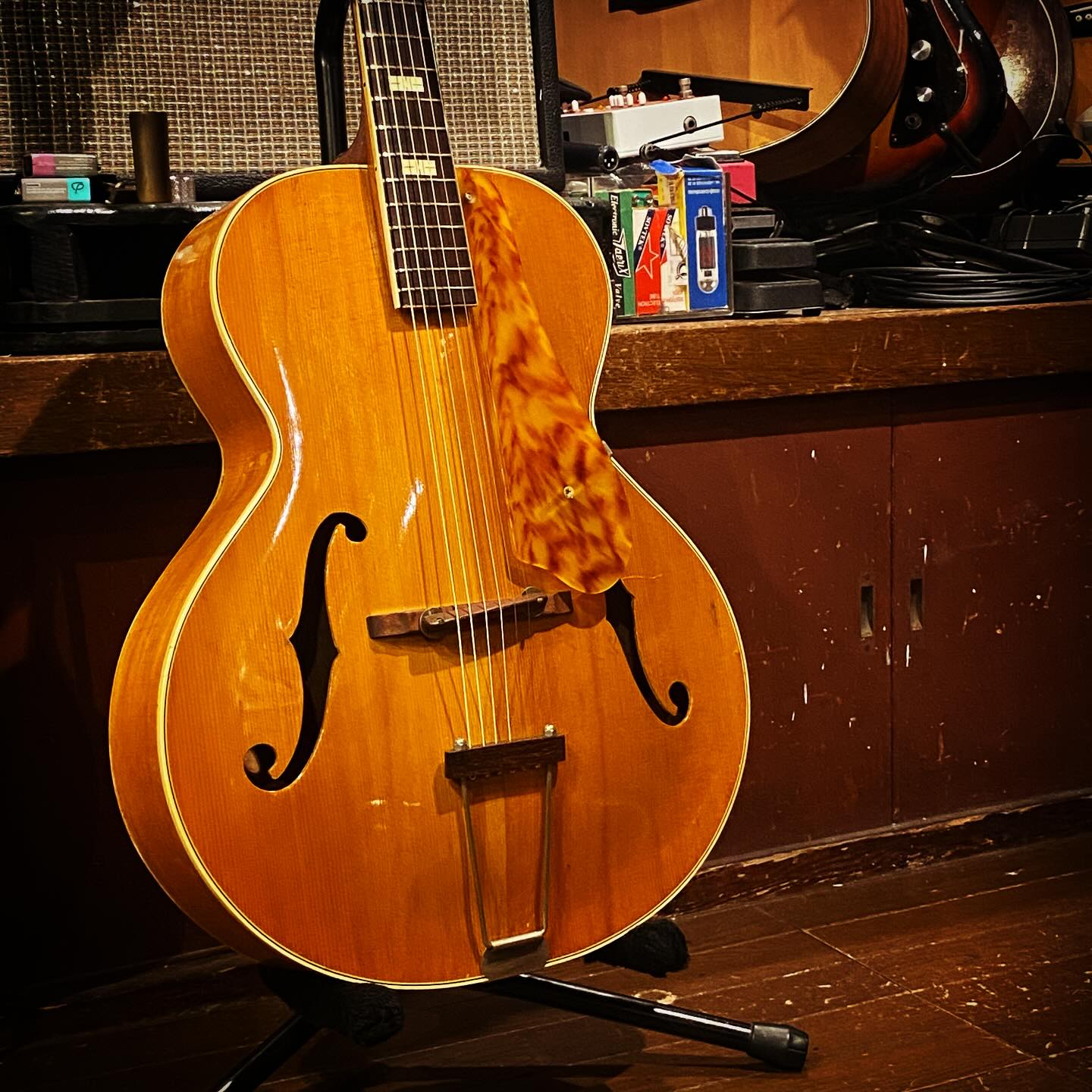 Epiphone ’45 Spartan