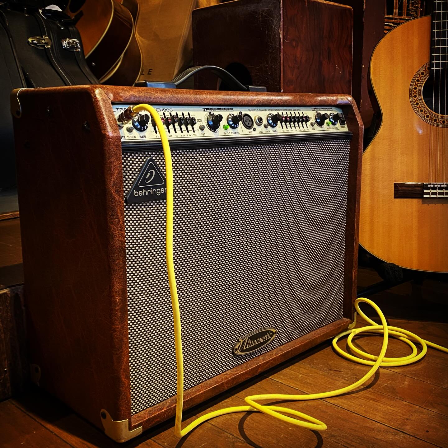 BEHRINGER ’09 ACX900 ULTRACOUSTIC